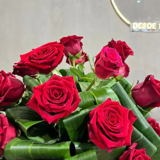 caja pote strass gold con rosas importadas